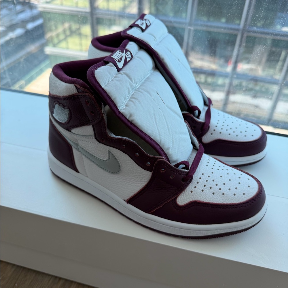 Jordan Sneakers White and Burgundy